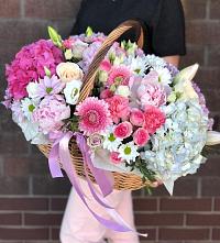 Цветочная композиция из Розы, Хризантемы, Пионы и Лизиантусы в корзине #REPLACE_PRED# Люблинском