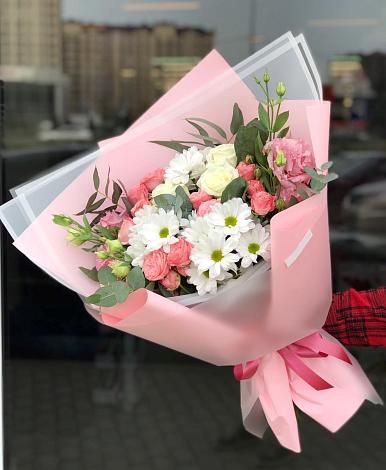Букет цветов из: Розы, Лизиантусы и Хризантемы в Люблинском